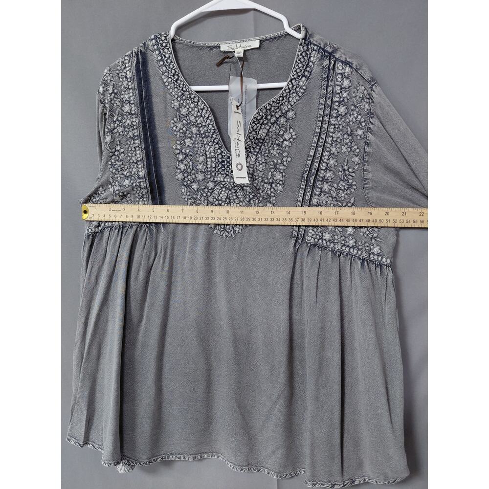 NWT Solitaire Gray Embroidered Beaded V-Neck Blouse Women Size XL - Picture 7 of 10